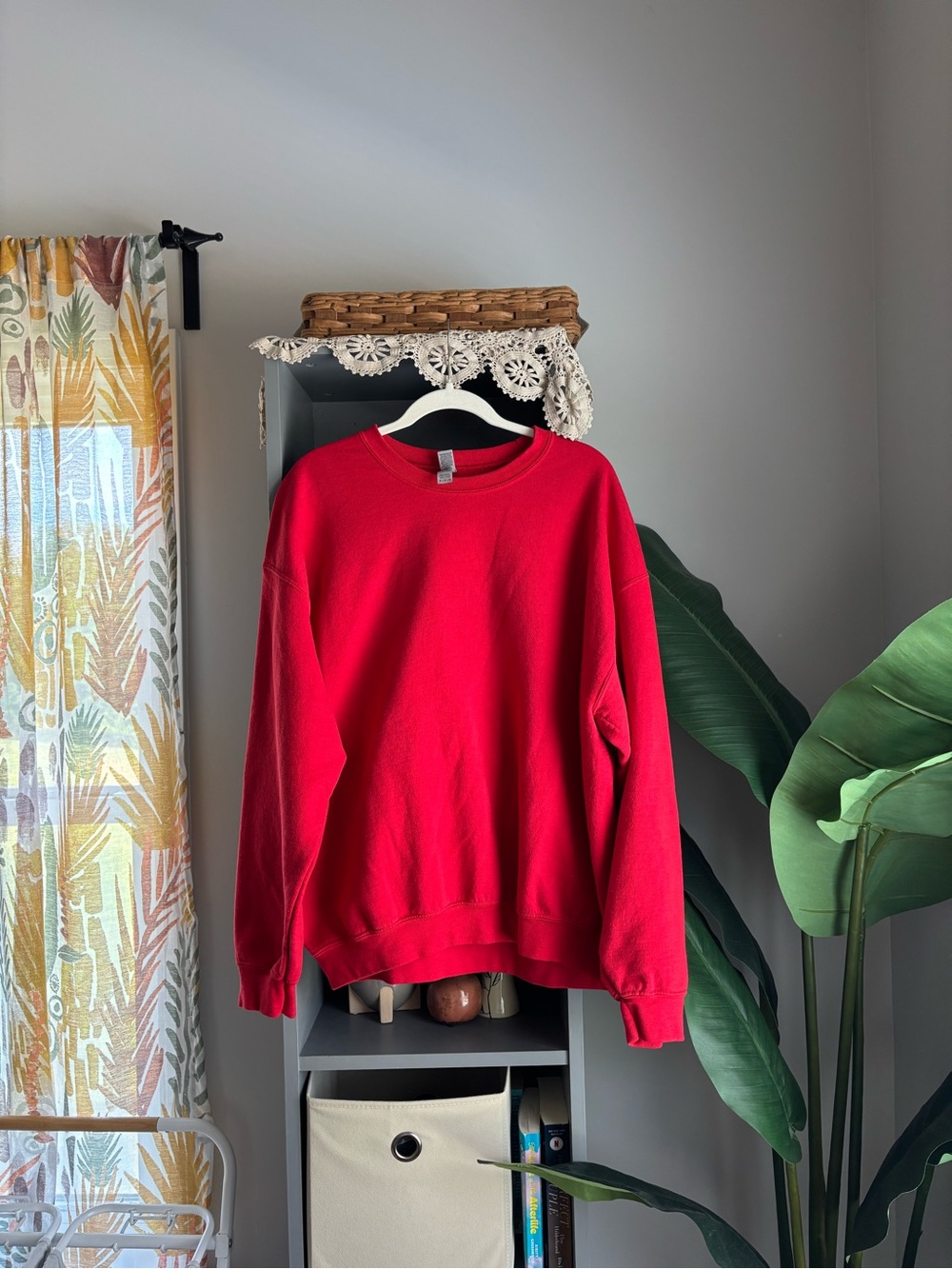 gildan heavy blend red crewneck sweatshirt